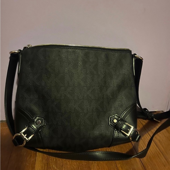 Michael Kors purse - Picture 2 of 3